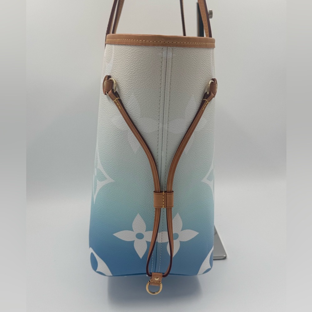 Louis Vuitton Limited Edition By The Pool Neverful - Picture 3 of 14